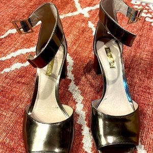 Bronze shoes with wooden stack heel